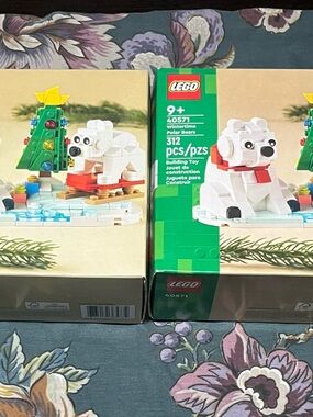 LEGO White and Green Polar Bear Holiday Display Set